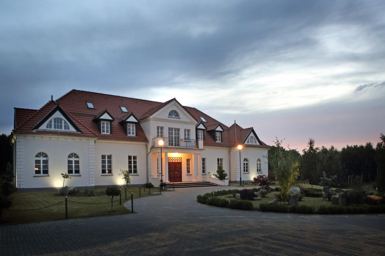 Palac I Folwark Nemino Sierakowice  المظهر الخارجي الصورة