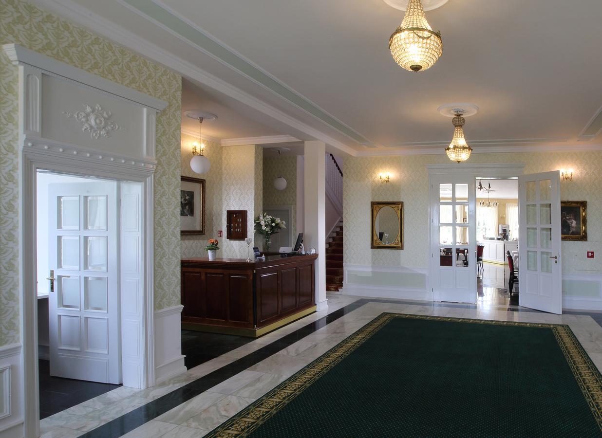 Palac I Folwark Nemino Sierakowice  المظهر الخارجي الصورة
