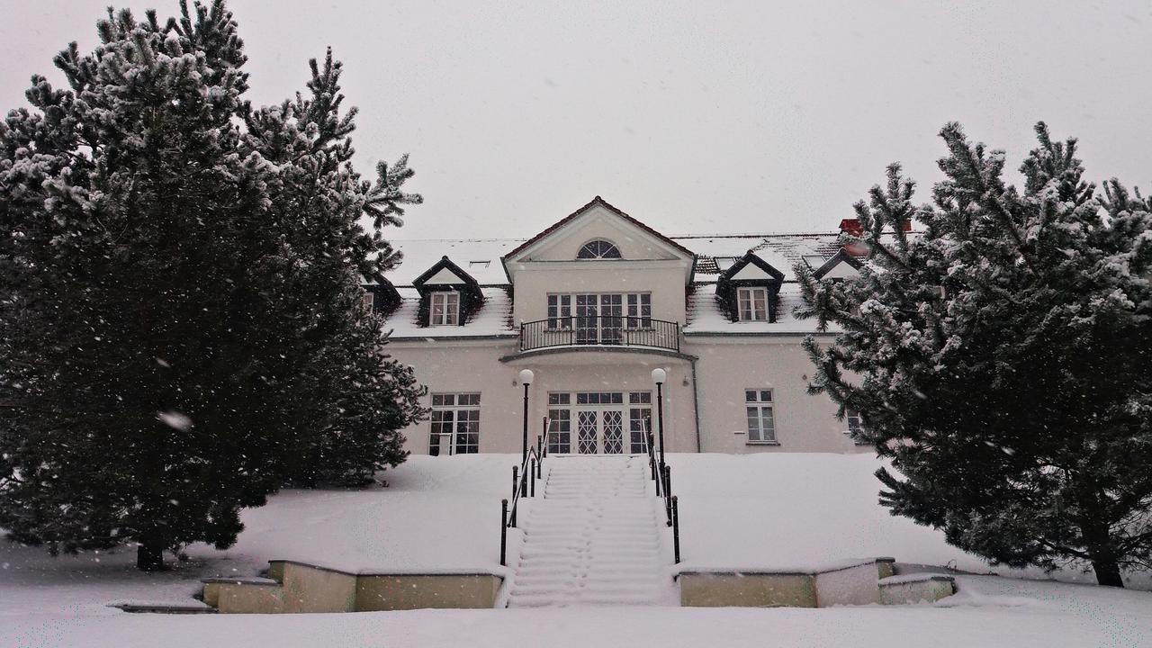 Palac I Folwark Nemino Sierakowice  المظهر الخارجي الصورة