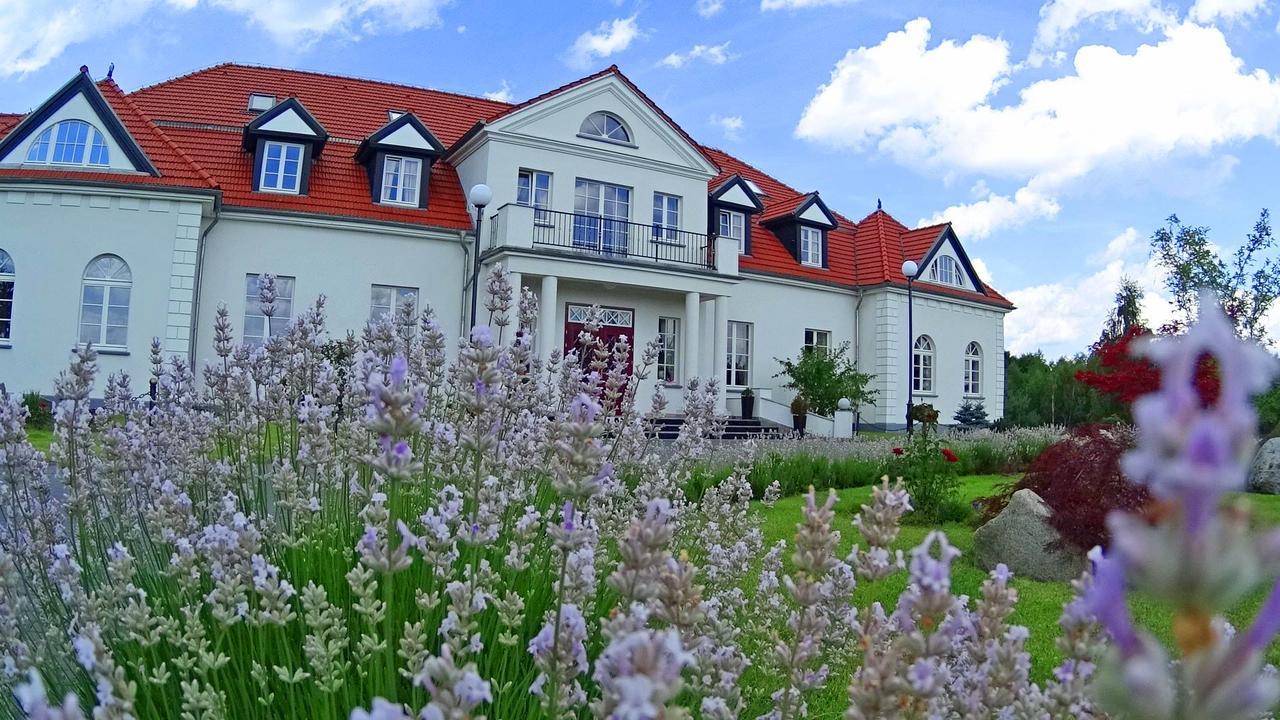 Palac I Folwark Nemino Sierakowice  المظهر الخارجي الصورة